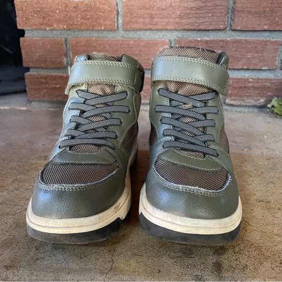 H&M Waterproof Hight Tops, size 1, dark khaki green. - Picture 4 of 8